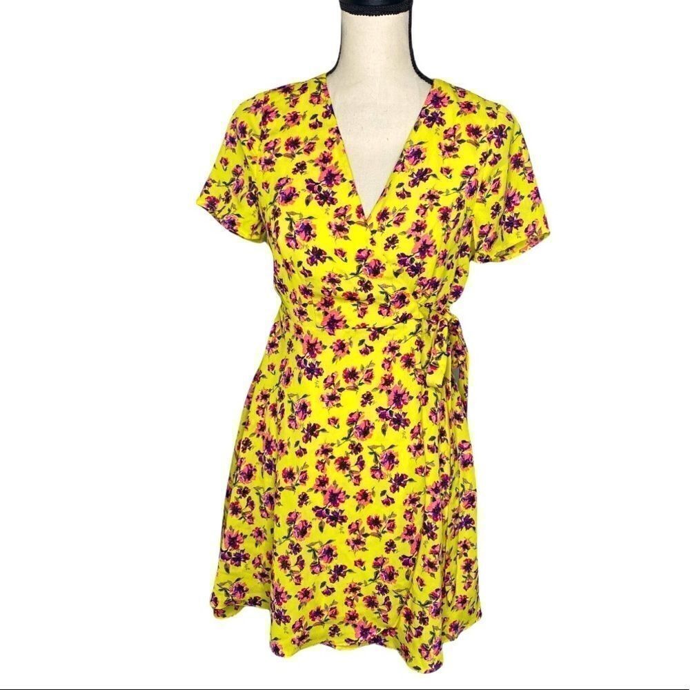 GIANNI BINI Yellow Floral Wrap Dress. Size Small